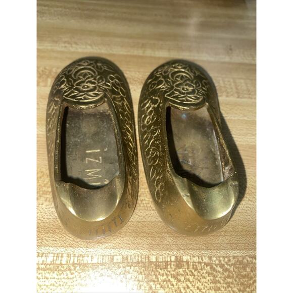 Vintage Set Of 2 Matching Izmir Brass Shoe Ashtray Vintage Incense Burner Ornate - Picture 3 of 7